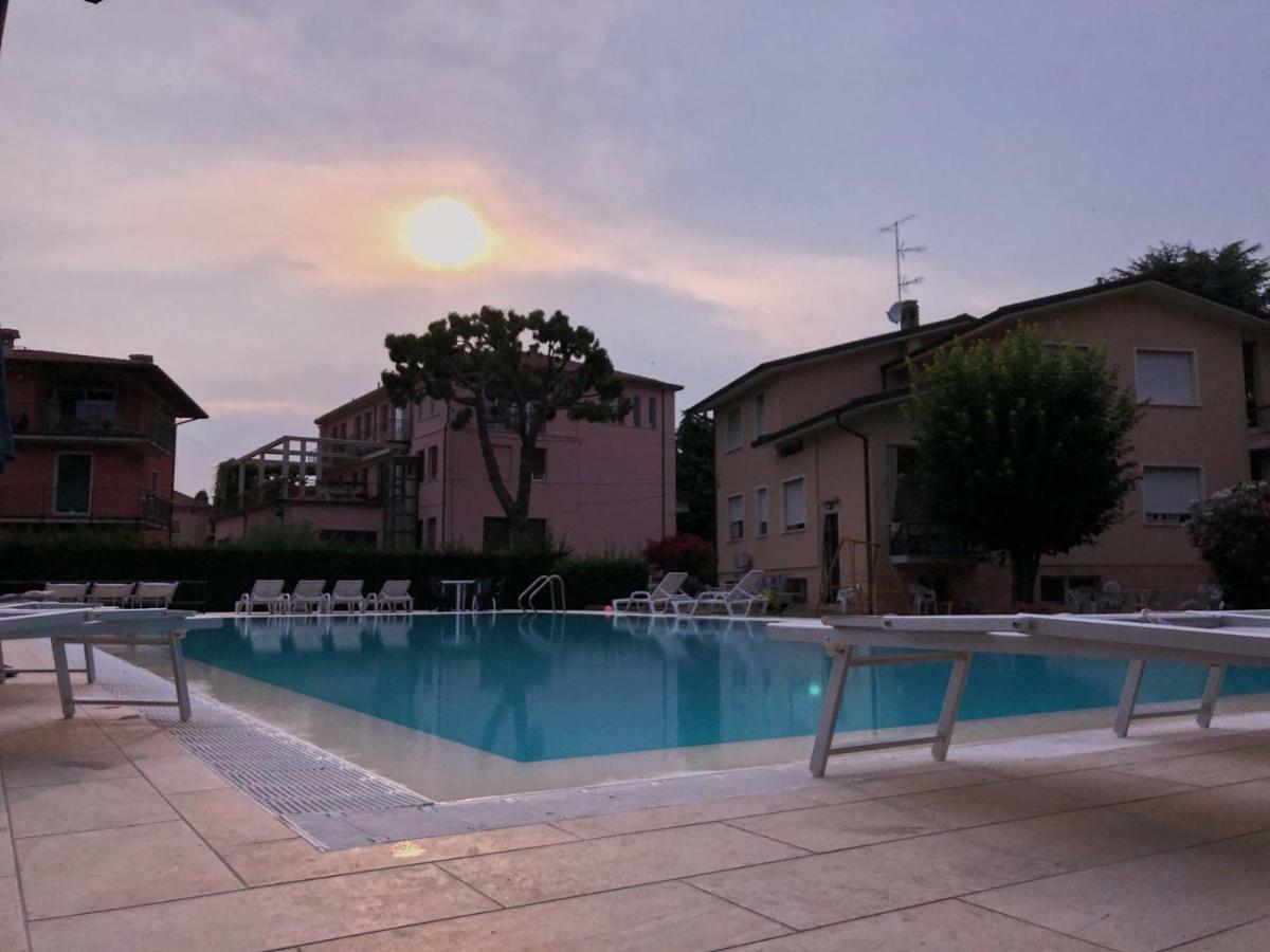 Casa Savoia Apartment Desenzano del Garda Exterior photo